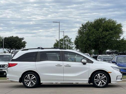 Platinum White Pearl 2023 Honda Odyssey Touring