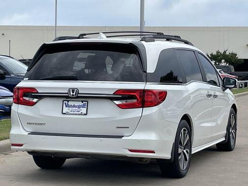 Platinum White Pearl 2023 Honda Odyssey Touring