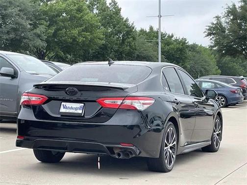 2020 Toyota Camry SE