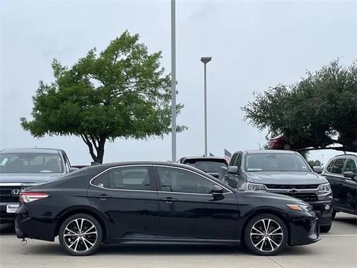 2020 Toyota Camry SE