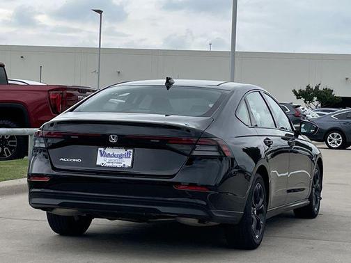 Crystal Black Pearl 2025 Honda Accord SE
