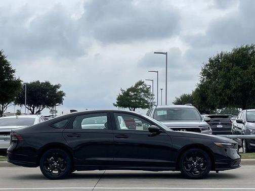 Crystal Black Pearl 2025 Honda Accord SE