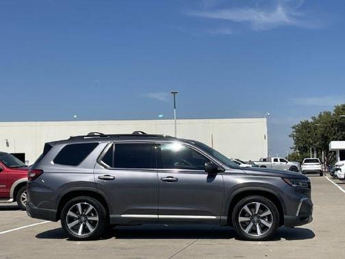 Gray 2025 Honda Pilot Elite