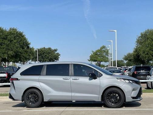 Cement 2025 Toyota Sienna XSE 7 Passenger