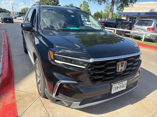 Crystal Black Pearl 2024 Honda Pilot Touring 8-Passenger