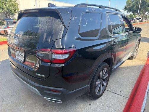 Crystal Black Pearl 2024 Honda Pilot Touring 8-Passenger
