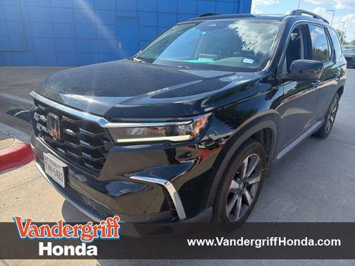Crystal Black Pearl 2024 Honda Pilot Touring 8-Passenger