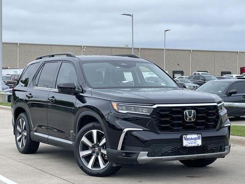 Crystal Black Pearl 2024 Honda Pilot Touring 8-Passenger