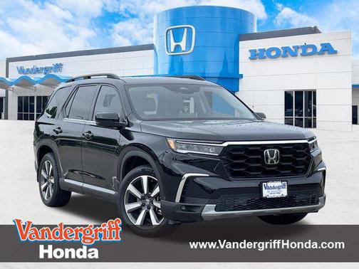 Crystal Black Pearl 2024 Honda Pilot Touring 8-Passenger