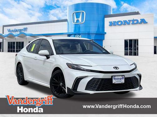 Ice Cap 2025 Toyota Camry SE
