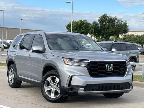 Lunar Silver 2025 Honda Pilot EX-L