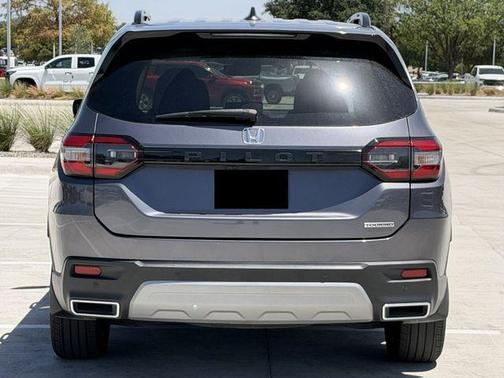 Crystal Black Pearl 2025 Honda Pilot Touring 8-Passenger
