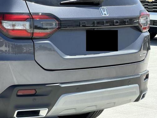 Crystal Black Pearl 2025 Honda Pilot Touring 8-Passenger