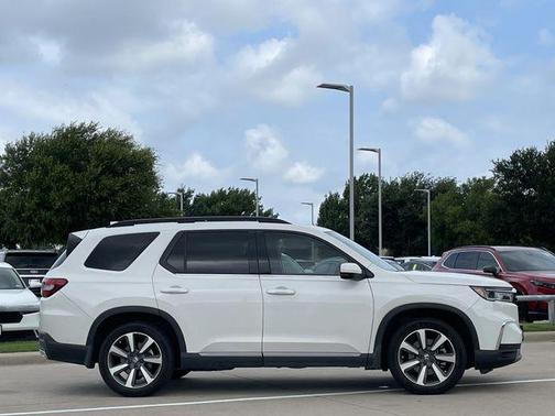 Platinum White Pearl 2023 Honda Pilot Touring 8-Passenger