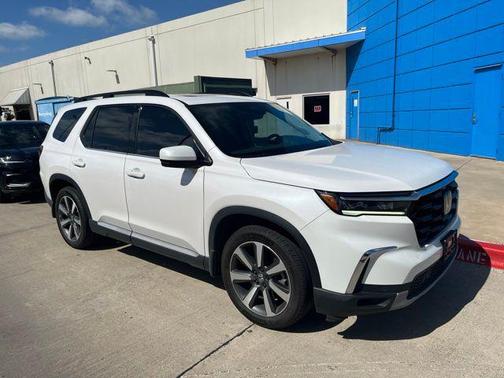 Platinum White Pearl 2023 Honda Pilot Touring 8-Passenger