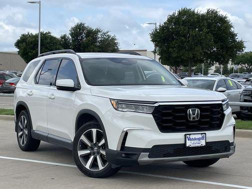 Platinum White Pearl 2023 Honda Pilot Touring 8-Passenger