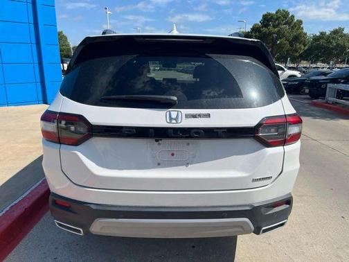 Platinum White Pearl 2023 Honda Pilot Touring 8-Passenger