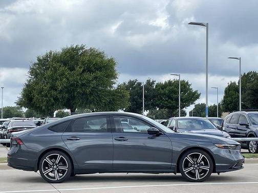 Meteorite Gray Metallic 2026 Honda Accord SE