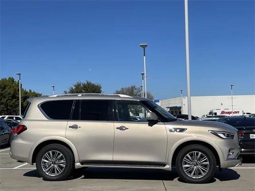 2023 INFINITI QX80 Luxe