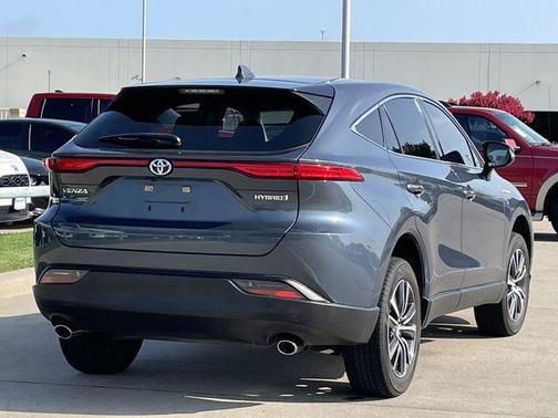 Coastal Gray Metallic 2021 Toyota Venza LE