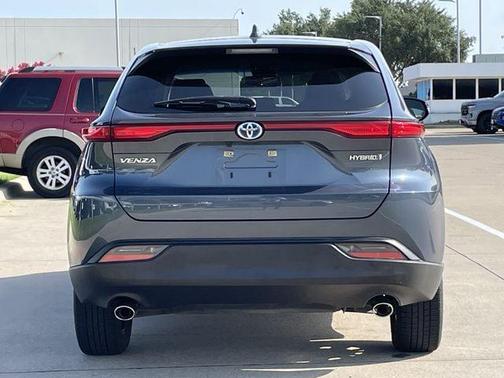 Coastal Gray Metallic 2021 Toyota Venza LE