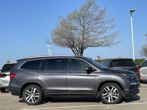 Modern Steel Metallic 2017 Honda Pilot Touring