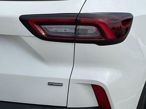Star White Metallic Tri-Coat 2025 Ford Escape ST-Line