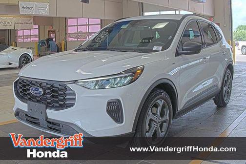 Star White Metallic Tri-Coat 2025 Ford Escape ST-Line