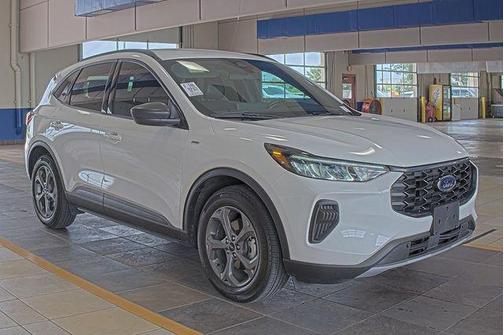 Star White Metallic Tri-Coat 2025 Ford Escape ST-Line