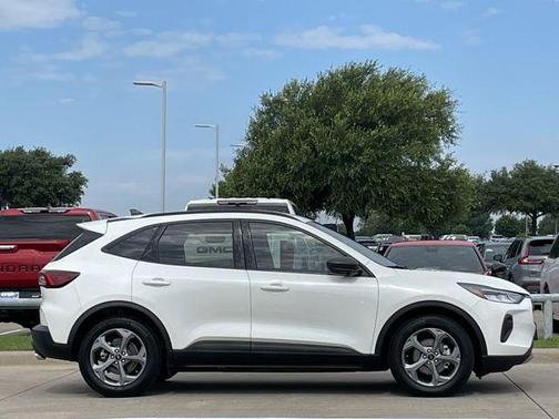 Star White Metallic Tri-Coat 2025 Ford Escape ST-Line