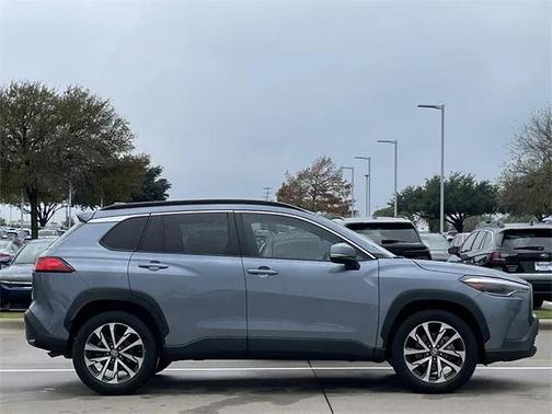 2023 Toyota Corolla Cross XLE