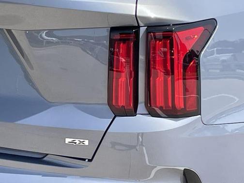 Everlasting Silver 2023 Kia Sorento SX