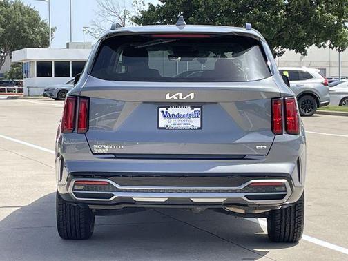 Everlasting Silver 2023 Kia Sorento SX