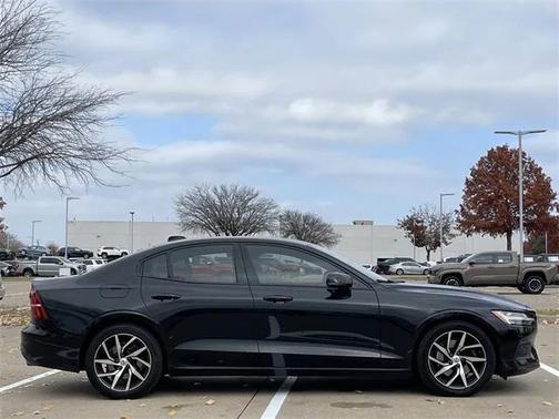 2020 Volvo S60 T5 Momentum