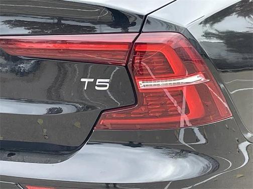 2020 Volvo S60 T5 Momentum