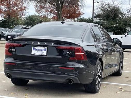 2020 Volvo S60 T5 Momentum