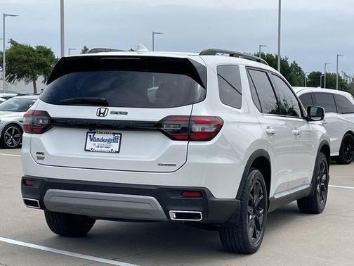Platinum White Pearl 2025 Honda Pilot Touring 8-Passenger