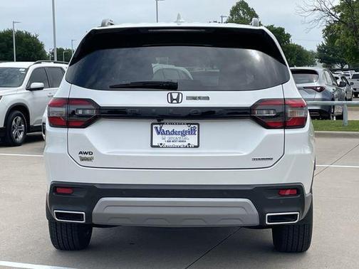 Platinum White Pearl 2025 Honda Pilot Touring 8-Passenger