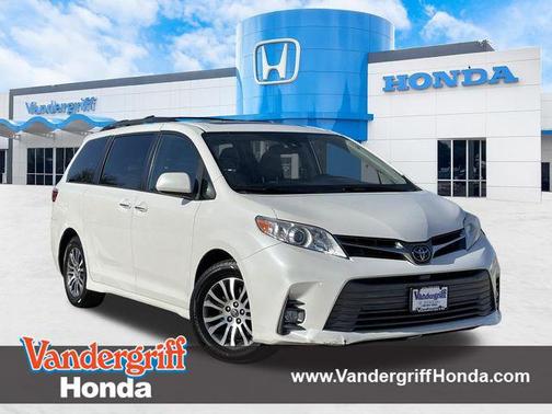 2019 Toyota Sienna XLE