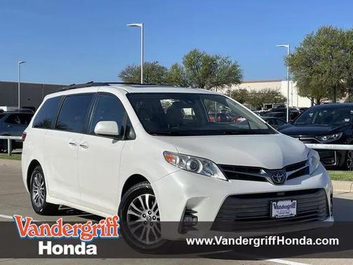 2019 Toyota Sienna XLE