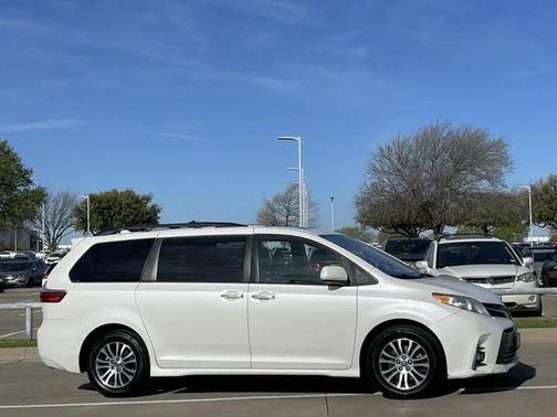 2019 Toyota Sienna XLE