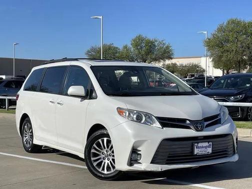 2019 Toyota Sienna XLE