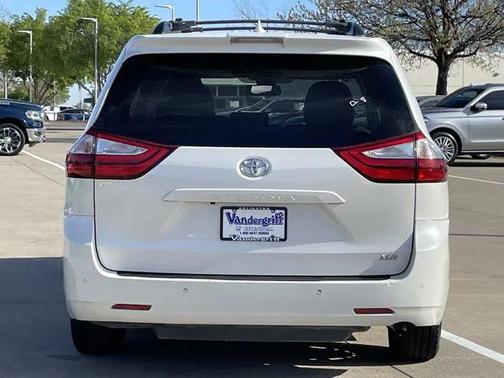 2019 Toyota Sienna XLE