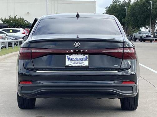 Deep Black Pearl 2026 Volkswagen Jetta 1.4T SE