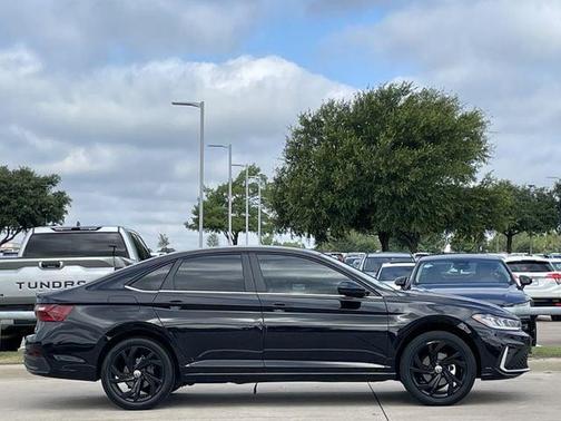 Deep Black Pearl 2026 Volkswagen Jetta 1.4T SE