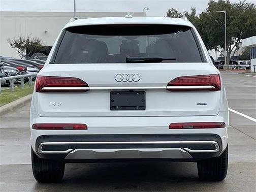2024 Audi Q7 45 Premium Plus