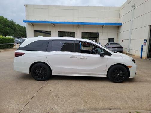 Crystal Black Pearl 2025 Honda Odyssey Sport-L