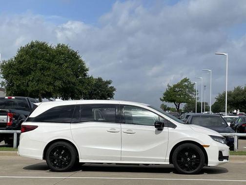 Crystal Black Pearl 2025 Honda Odyssey Sport-L