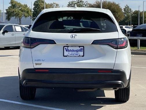 Platinum White Pearl 2024 Honda HR-V LX