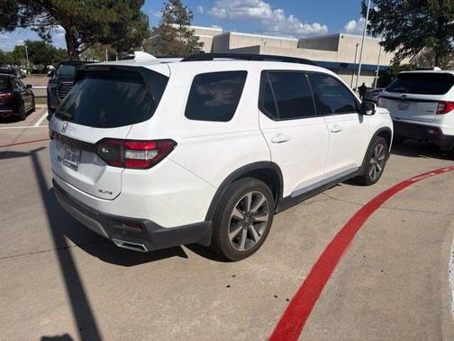 Platinum White Pearl 2023 Honda Pilot AWD Elite
